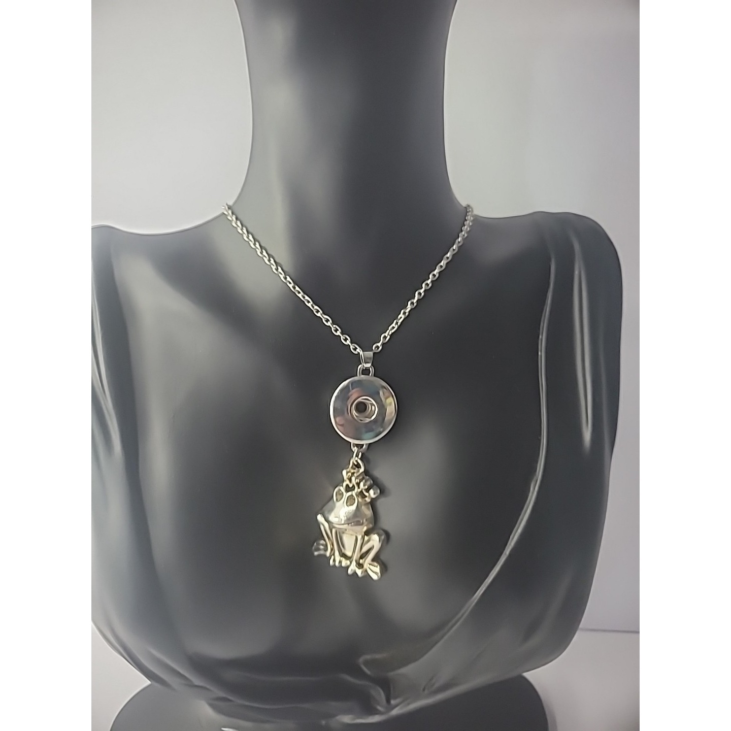 Vintage Necklace Silver Tone Chain Silver Tone Frog Amphibian